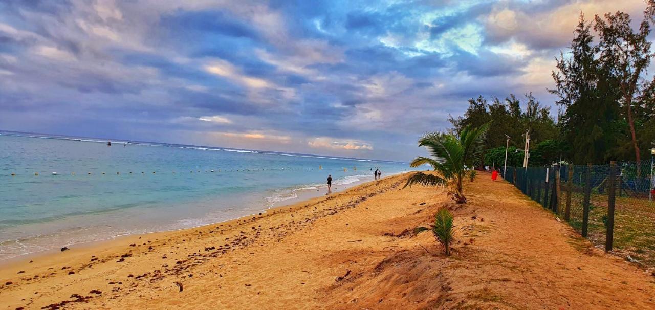 West Beach Apartment Flic en Flac Bagian luar foto